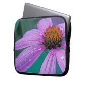 Lila Kone-Blume mit Wassertropfen Laptopschutzhülle (Vorderseite Links)
