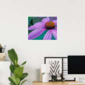 Lila Kone-Blume mit Wassertropfen Poster (Heimbüro)