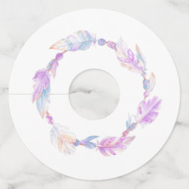 Lila Korallenfedern und Perlen