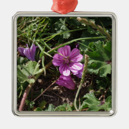 Lila Kranesbill Ornament Aus Metall
