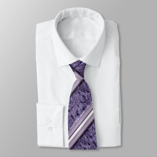 Lila Krawatte (Gebunden)