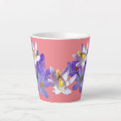 Lila Kreuze mit Bee Pink Latte-Tasse Milchtasse (Vorderseite)