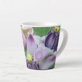 Lila KronenBlume Latte Tasse (Rechte Ecke)