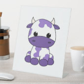 Lila Kuh Oversifizierter T - Shirt_1 Sockelschild (In Situ)