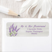 Lila Lavendel-Blume auf Holz (Insitu)