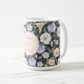 Lila Lavendel Creme Petunia Blumen   Kaffeetasse (VorderseiteRechts)