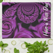 Lila Leidenschaft: Royal Romance Rose Handtuch (Gefaltet)