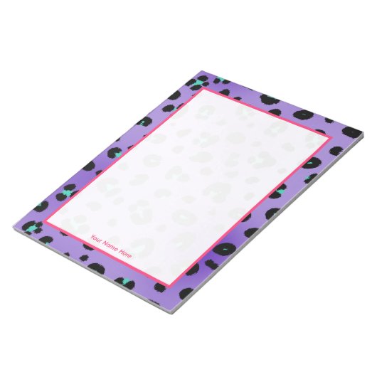 Lila Leopard Personalisiert Notepad Notizblock (angewinkelt)
