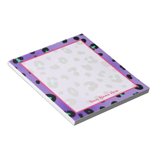Lila Leopard Print Personalisiert Notepad Notizblock (angewinkelt)