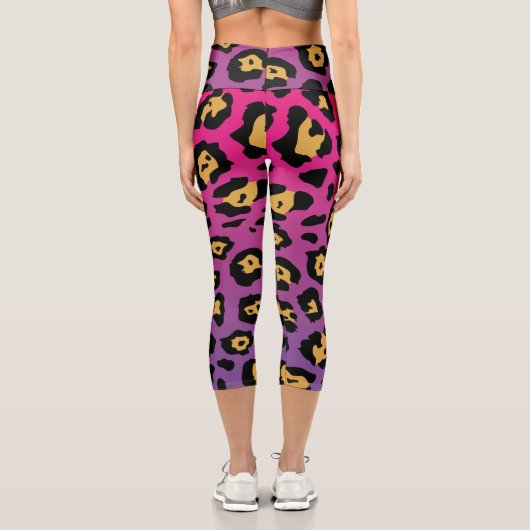 Lila Leopardrucke Capri Leggings (Rückseite)