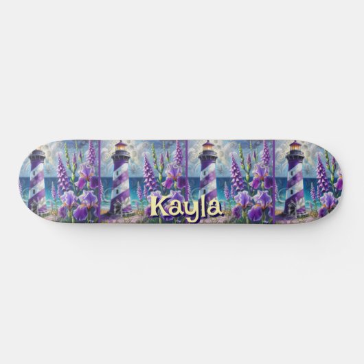 Lila Leuchtturm mit Foxglove & Iris Personalisiert Skateboard (Horizontal)