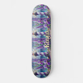 Lila Leuchtturm mit Foxglove & Iris Personalisiert Skateboard (Vorderseite)