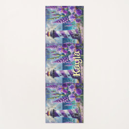 Lila Leuchtturm mit Foxglove & Iris Personalisiert Yogamatte