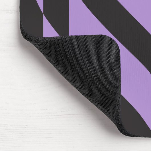 Lila Liebe auf Schwarz Mousepad (Ecke)