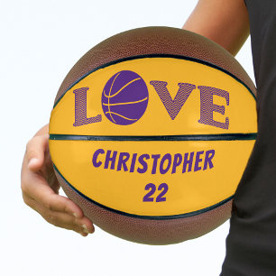 Lila Liebe und Goldenes Gelb Personalisiert Basketball