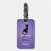 Lila liebenswürdige schlechte schwarze Katze Gepäckanhänger (Rückseite vertikal)