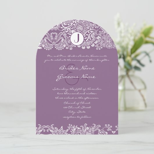 Lila Liebesgeburten Damask Monogram Hochzeiten Einladung (Stehend Vorderseite)