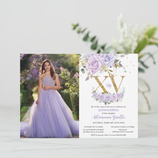 Lila Lilac Floral Gold XV Quinceañera 15 Foto Einladung (Stehend Vorderseite)