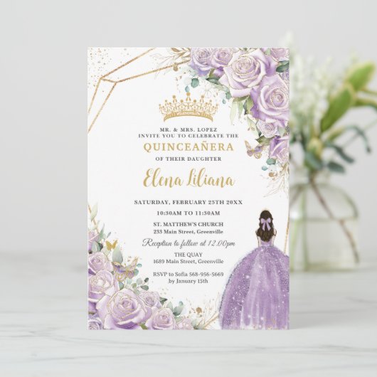 Lila Lilac Floral Princess Gold Quinceañera XV Einladung (Stehend Vorderseite)