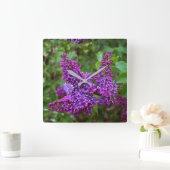 Lila Lilacs an einem Frühlingstag Quadratische Wanduhr (Zuhause)
