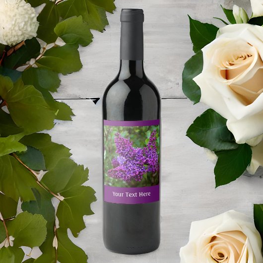 Lila Lilacs an einem Frühlingstag Weinetikett