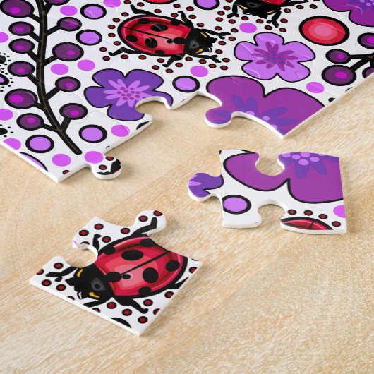 Lila Lilacs, Ladybugs NH Staat Symbole auf Weiß Puzzle (Seite)