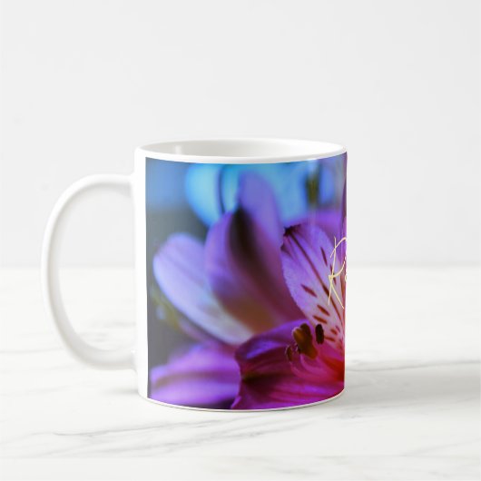Lila Lilies personalizable Name Tasse (Links)