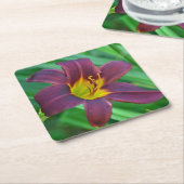 Lila Lily Party Untersetzer (angewinkelt)