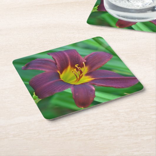 Lila Lily Party Untersetzer (angewinkelt)
