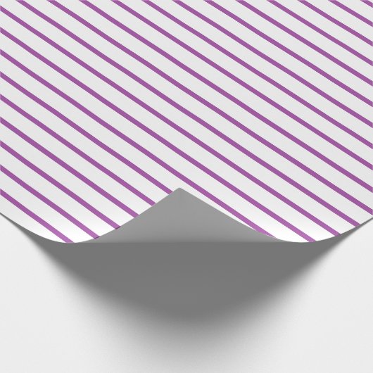 Lila Linien weiß Geschenkpapier (Ecke)