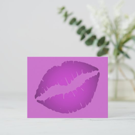 Lila Lipstick Postkarte (Stehend Vorderseite)