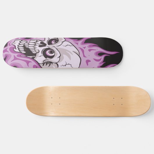 Lila lodernder Schädel Skateboard (Horizontal)