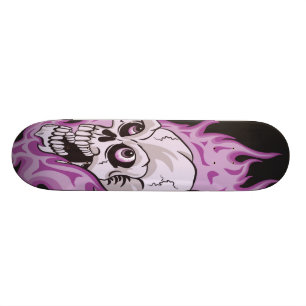 Lila lodernder Schädel Skateboard