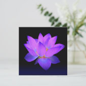 Lila Lotos-Einladungs-u. Gruß-Karte Einladung (Stehend Vorderseite)