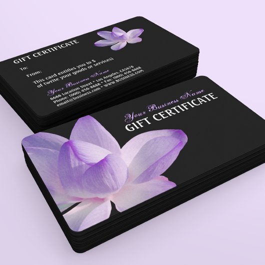 Lila Lotus Bloom auf Black Gift Certificate Rabattkarte