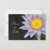 Lila Lotus-Blume Hochzeit Sichern Sie das Datum Einladung (Vorderseite)