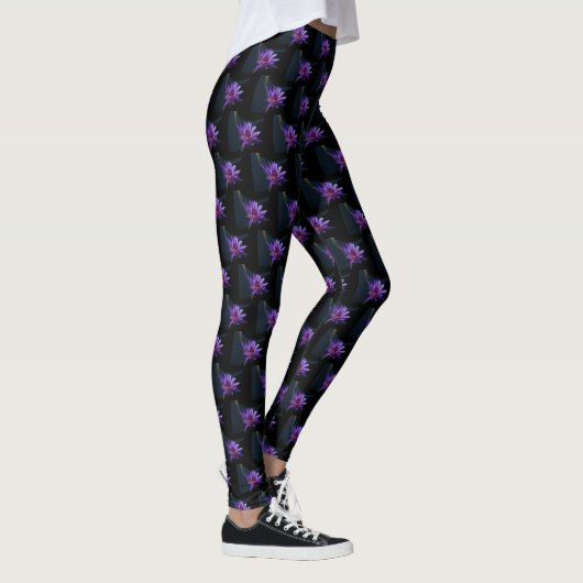 Lila Lotus-Wasserlilie Leggings (Rechts)