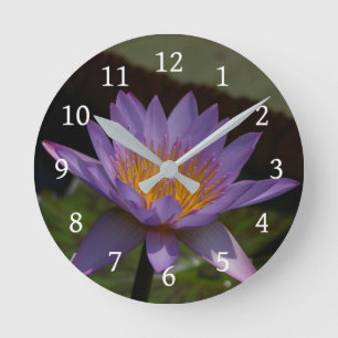 Lila Lotus-Wasserlilie Runde Wanduhr