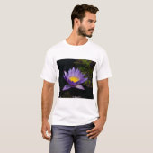 Lila Lotus Wasserlilie T Shirt (Vorne ganz)