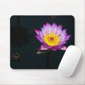 Lila Lotus-Wasserlilie und Dragonfly-Nymph-Maus Mousepad (Mit Mouse)