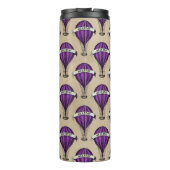 Lila Luftschiffe im Tan-Steampunk-Design Thermosbecher (Rückseite)
