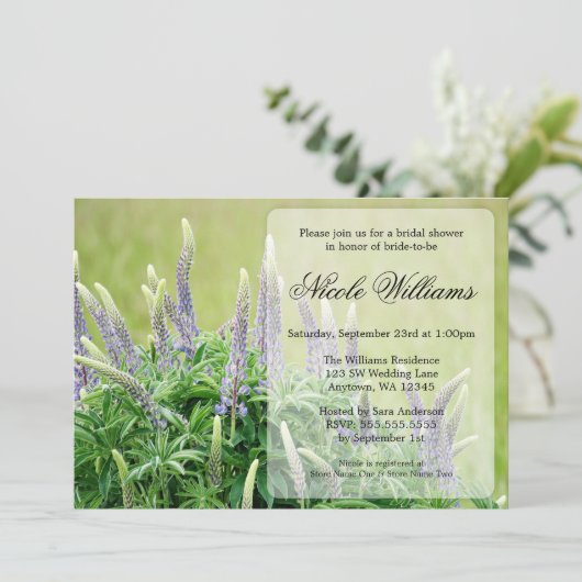 Lila Lupine-Brautparty-Einladung Einladung (Stehend Vorderseite)