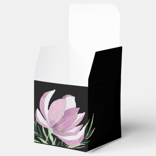 Lila Magnolia Floral Geschenkschachtel (Geöffnet)