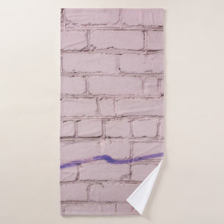 LILA MALERIE AUF WEISSER BRICK BADEHANDTUCH
