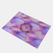 Lila Mandala Monogram Namaste Elegant Fußmatte (Schrägansicht)