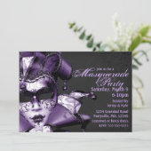 Lila Mardi Gras Masquerade Einladung (Stehend Vorderseite)