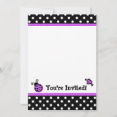 Lila Marienkäfer-Baby-Duschen-Schwarz-weiße Einladung (Rückseite)