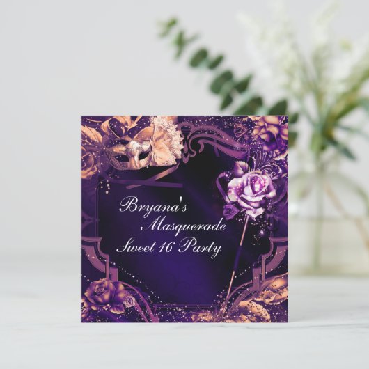 Lila Masquerade Maske & Rose Einladung (Stehend Vorderseite)