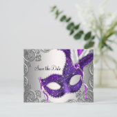 Lila Masquerade Save the Date Ankündigungspostkarte (Stehend Vorderseite)