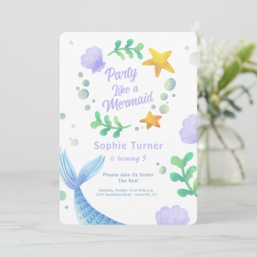 Lila Meerjungfrau-Schwanz unter dem Meer Geburtsta Einladung (Stehend Vorderseite)